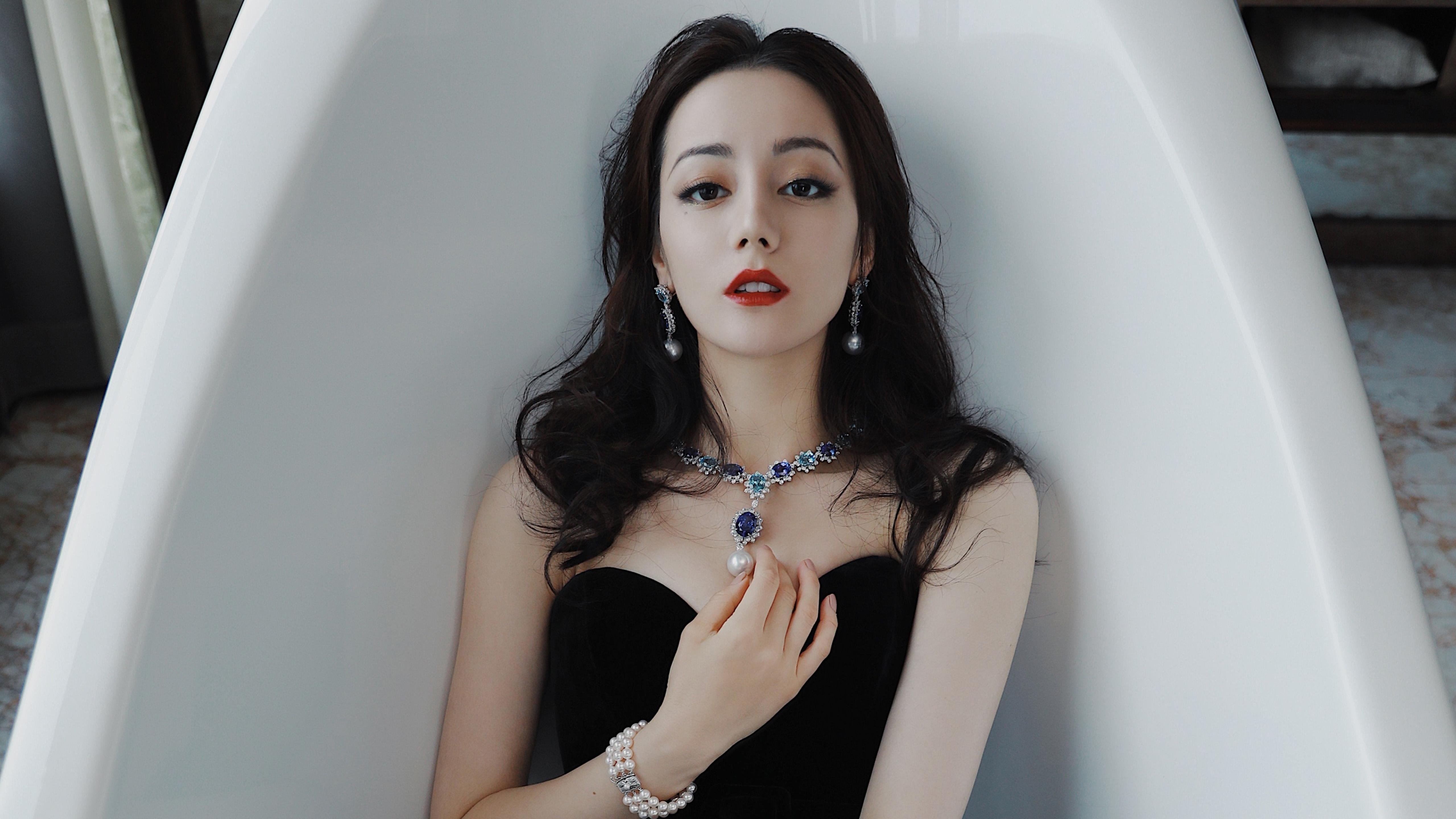 经典传承：传奇球星的球场故事与现代影响，球星传记