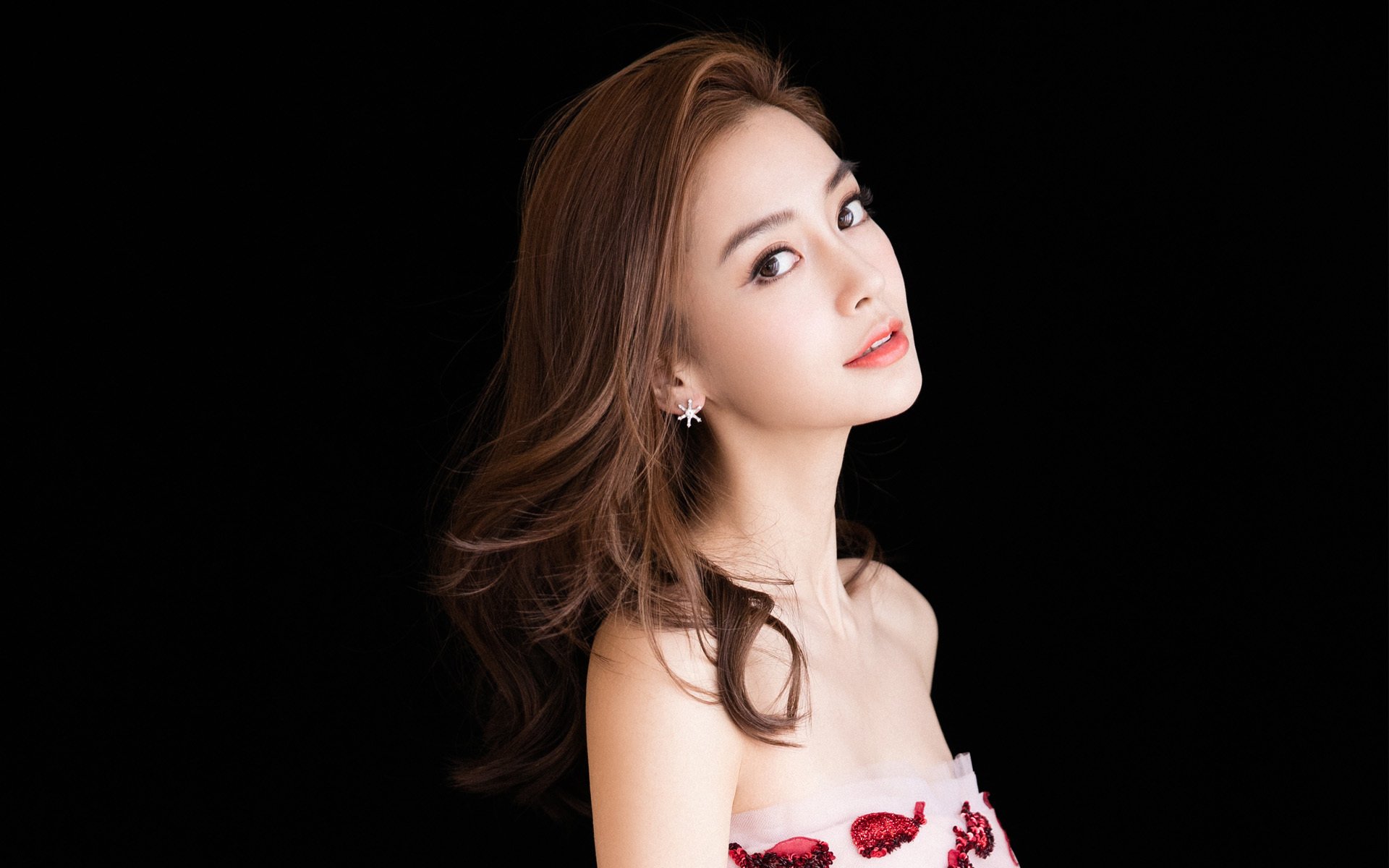 美洲杯明星耀眼：精彩瞬间引爆全场！，美洲杯原名