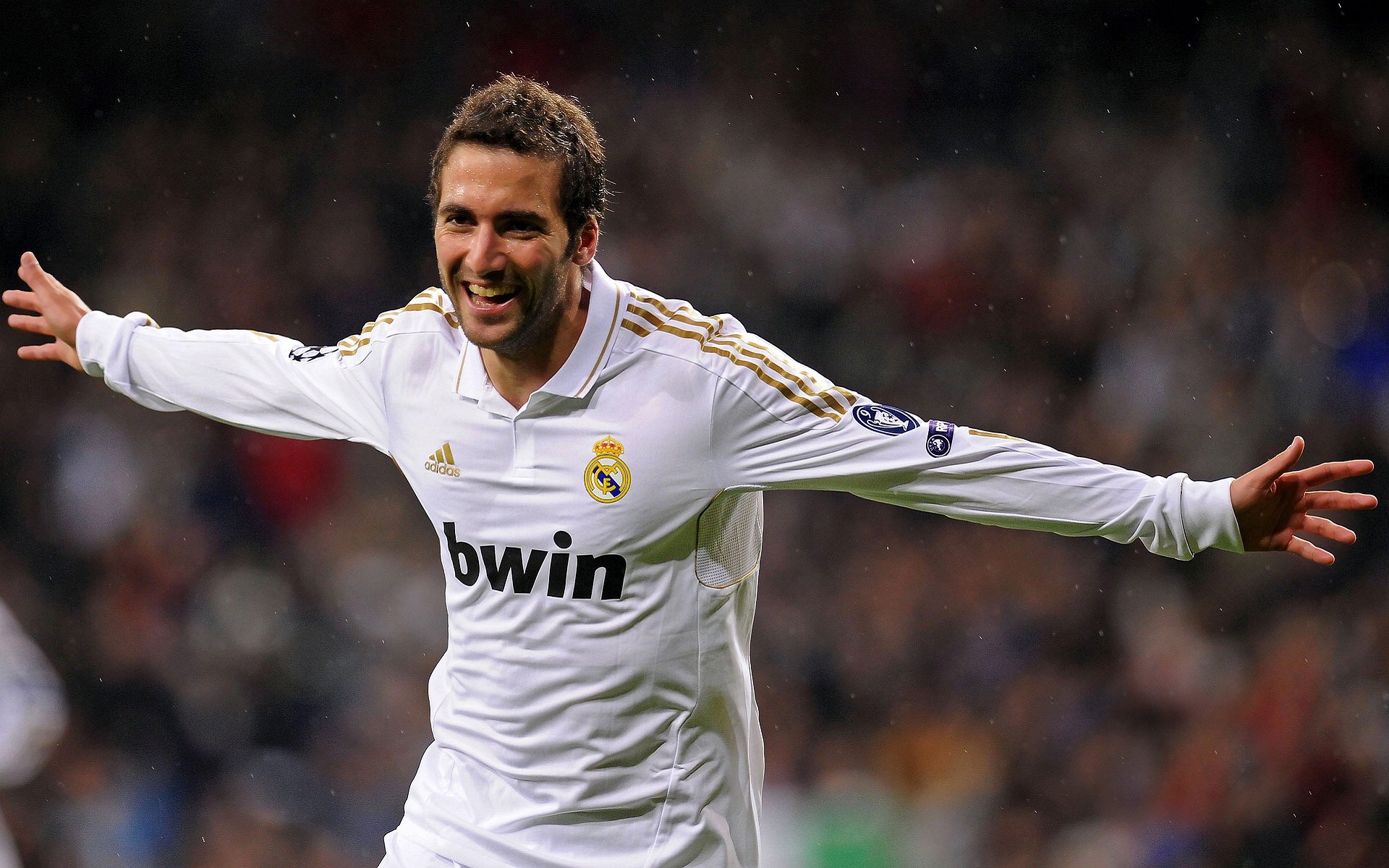 “英超冠军争夺逐步升温，紧张气氛弥漫”，英超冠军来群里看看