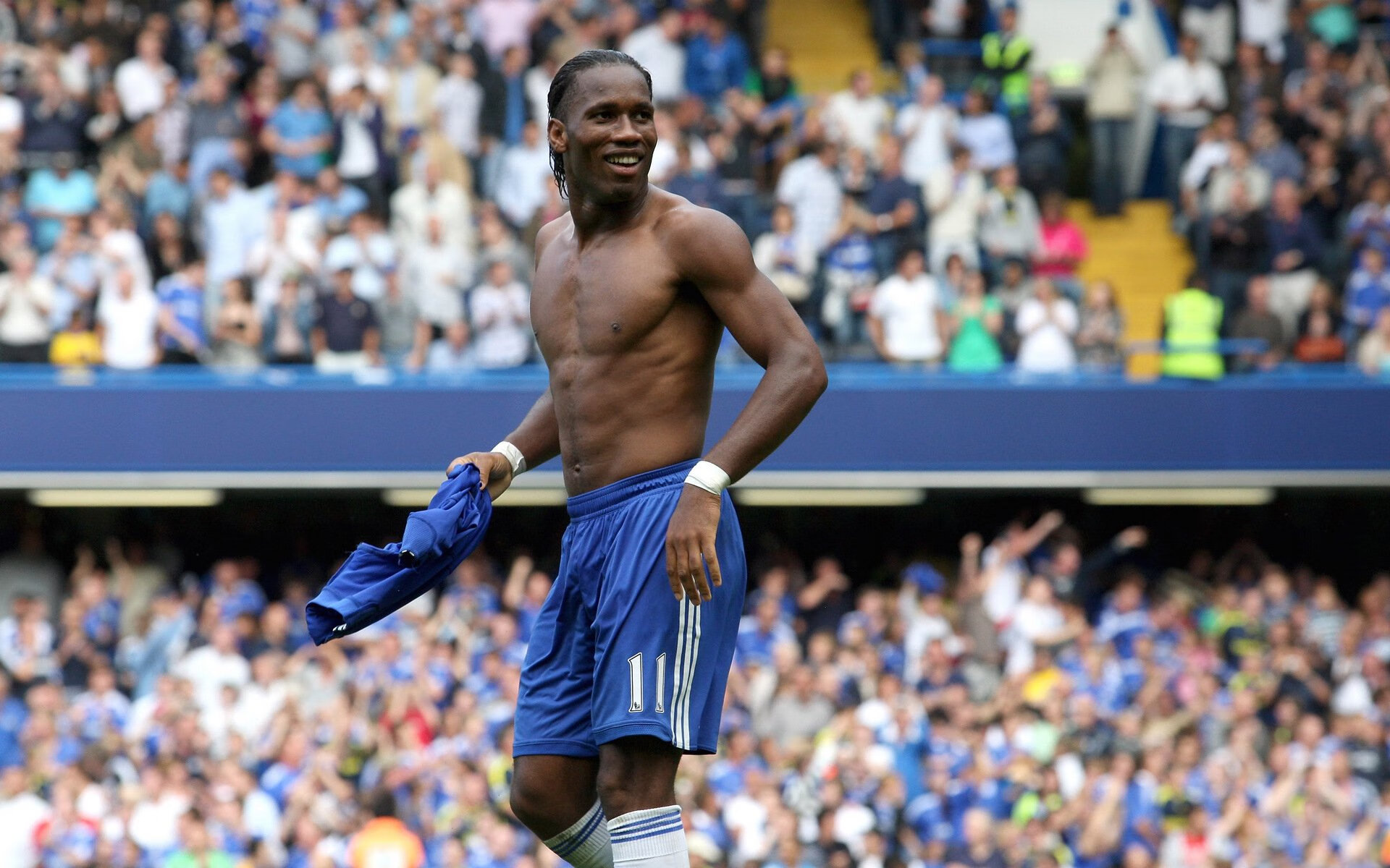 《FIFA》电竞世界杯与《实况足球》世界赛的足球电竞对比，实况足球和fifa足球世界有什么区别